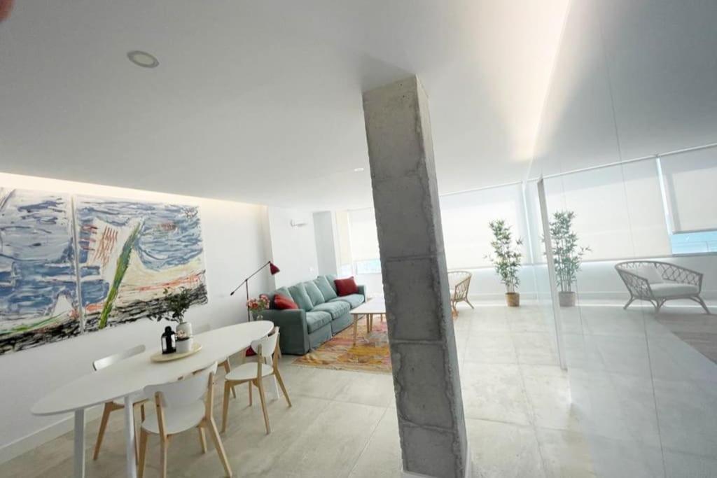 Moderno Y Completo Apartamento Frente Al Mar Малага Экстерьер фото