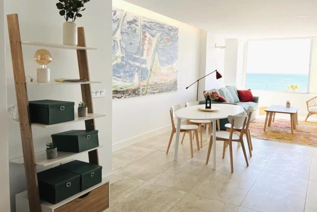 Moderno Y Completo Apartamento Frente Al Mar Малага Экстерьер фото