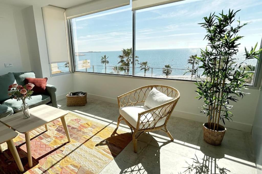 Moderno Y Completo Apartamento Frente Al Mar Малага Экстерьер фото